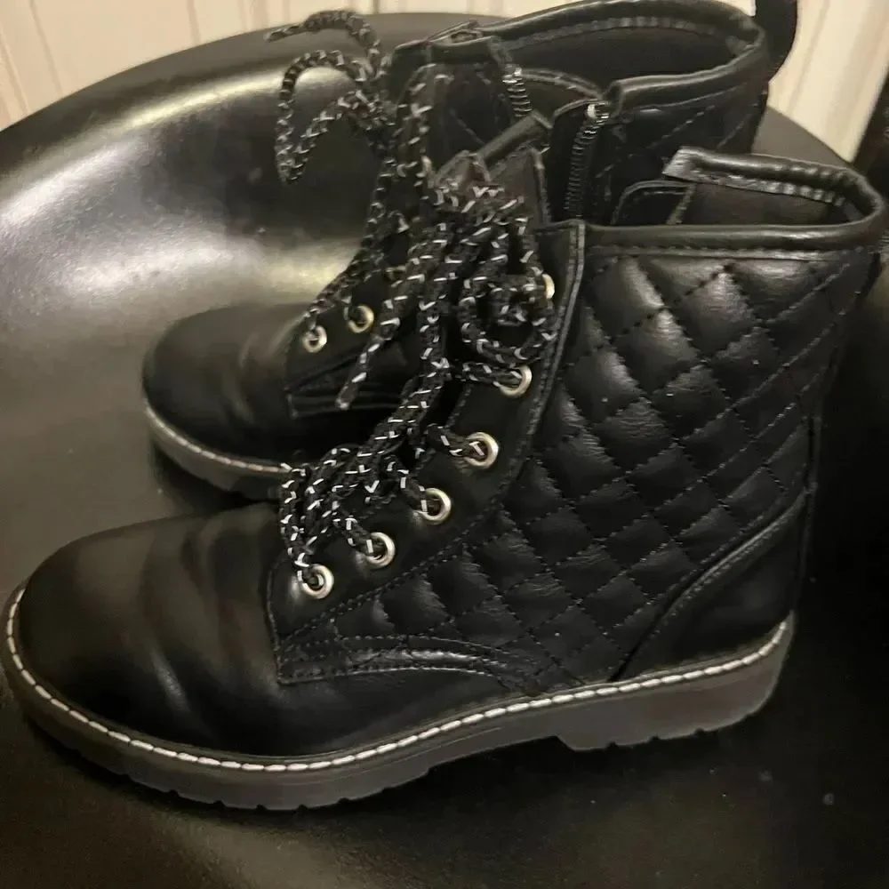 STEVE MADDEN Combat Boots  Side Zip Laces sz 2